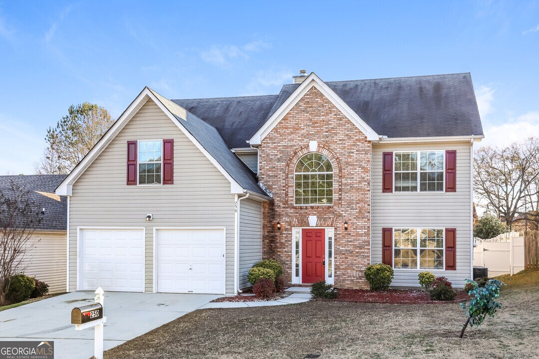 250 Shadowbrooke Dr in Loganville, GA - Building Photo
