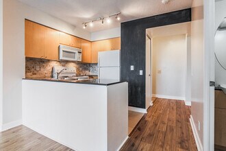 373-2373 Front St W in Toronto, ON - Building Photo - Building Photo