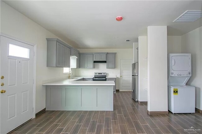 3012 W Sandlewood St, Unit 3 in Edinburg, TX - Building Photo - Building Photo