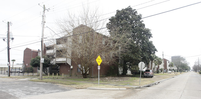 The Lake Condominiums in Metairie, LA - Building Photo - Building Photo