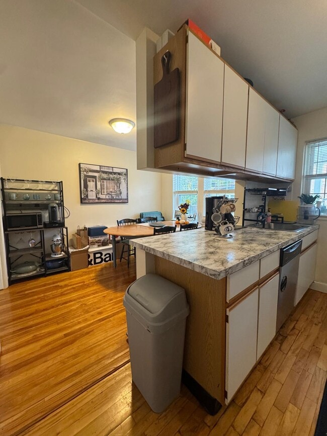 31 Hammond Pond Pky in Newton, MA - Building Photo - Building Photo