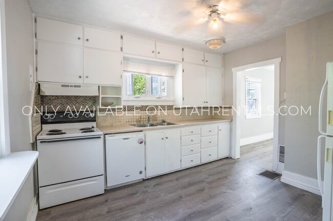 property at 1815 Sandhill Rd