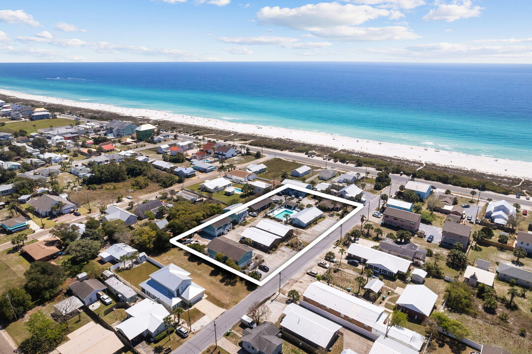 108 Casa Pl in Panama City Beach, FL - Building Photo