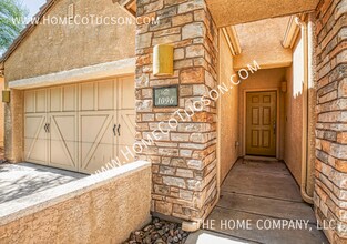 1096 W Versilia Dr in Oro Valley, AZ - Building Photo - Building Photo