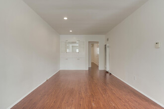 5534 Kester Ave, Unit 5534 in Sherman Oaks, CA - Building Photo - Building Photo