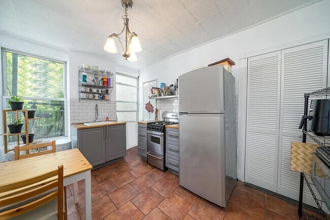 466 Monmouth St in Jersey City, NJ - Building Photo - Building Photo