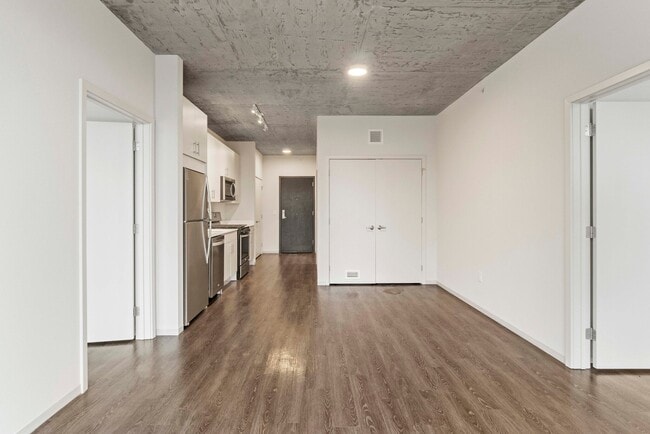 713 S Clark St in Chicago, IL - Foto de edificio - Building Photo