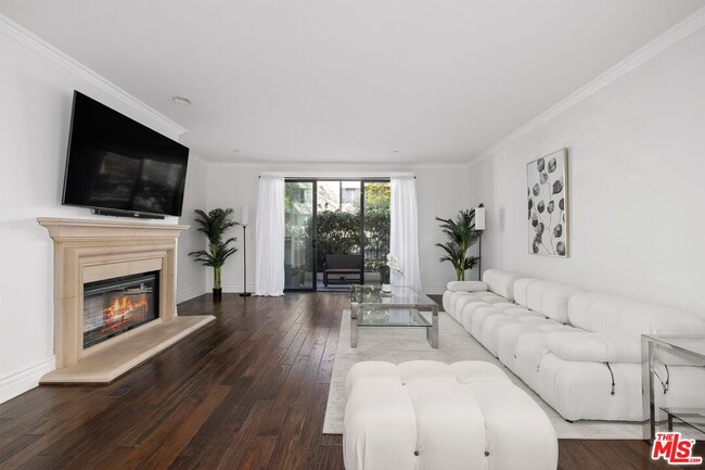 1530 Camden Ave in Los Angeles, CA - Foto de edificio - Building Photo