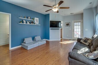301 Shirebrook Cir in Spring Hill, TN - Foto de edificio - Building Photo