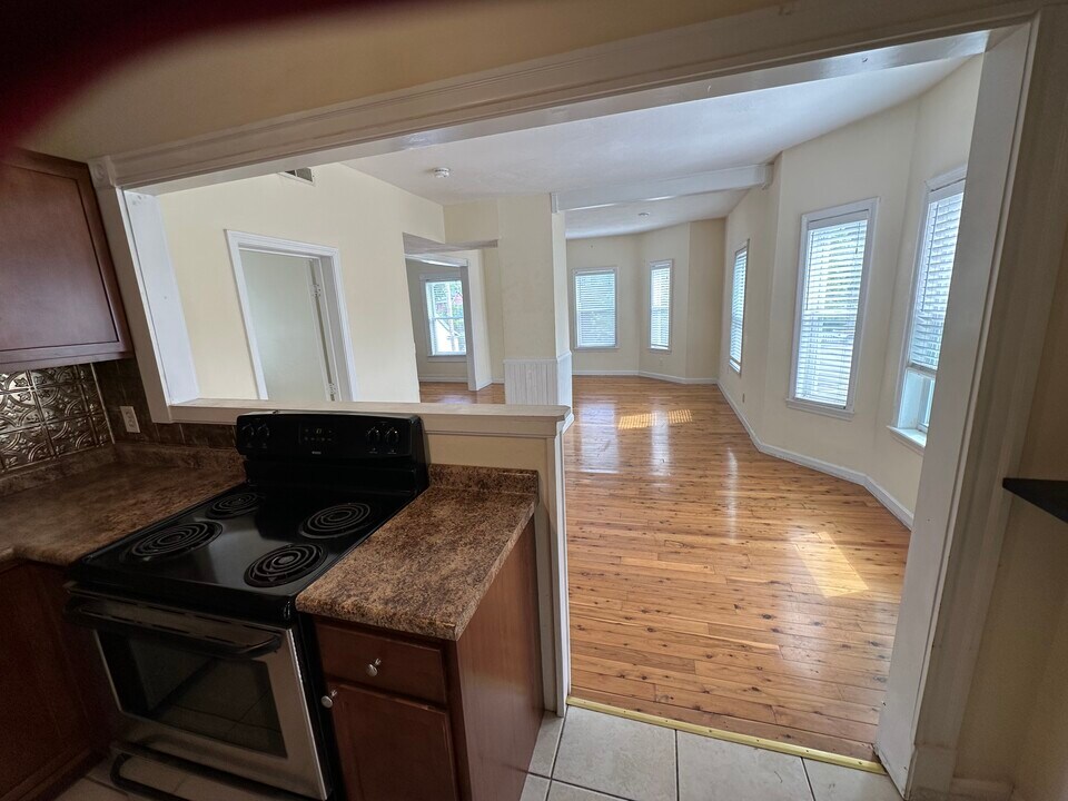 831 Princeton Blvd in Lowell, MA - Building Photo