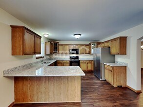 902 Thorn Creek Dr in Joliet, IL - Building Photo - Building Photo