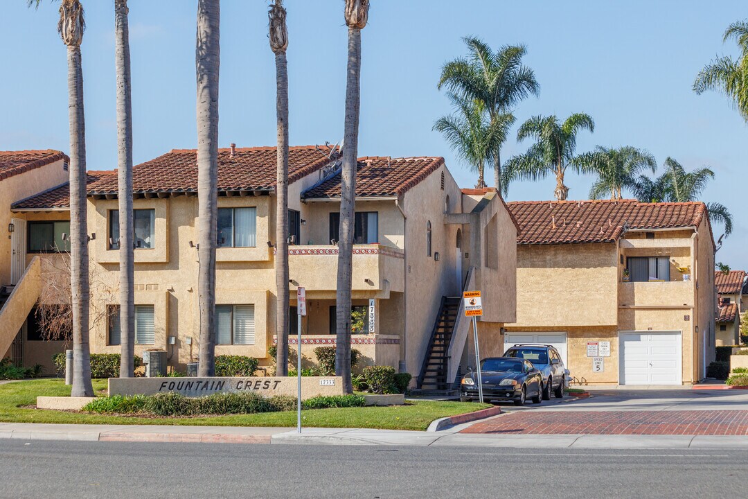 Fountain Crest in Fountain Valley, CA - Building Photo