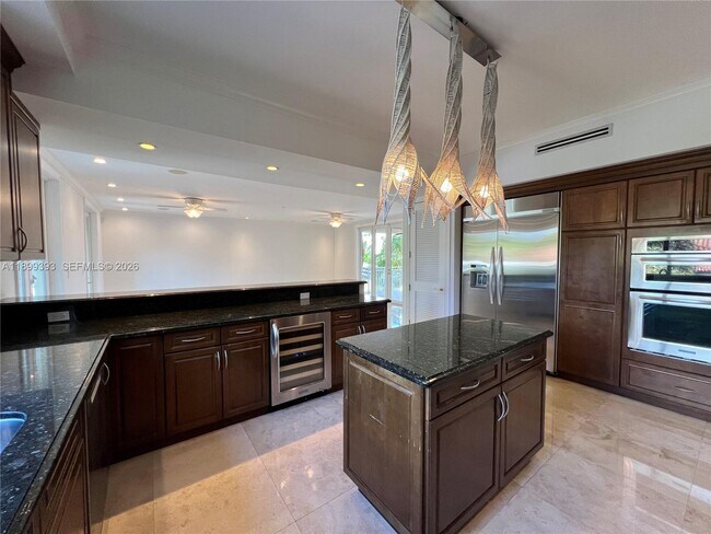 573 Satinwood Dr in Key Biscayne, FL - Building Photo - Building Photo