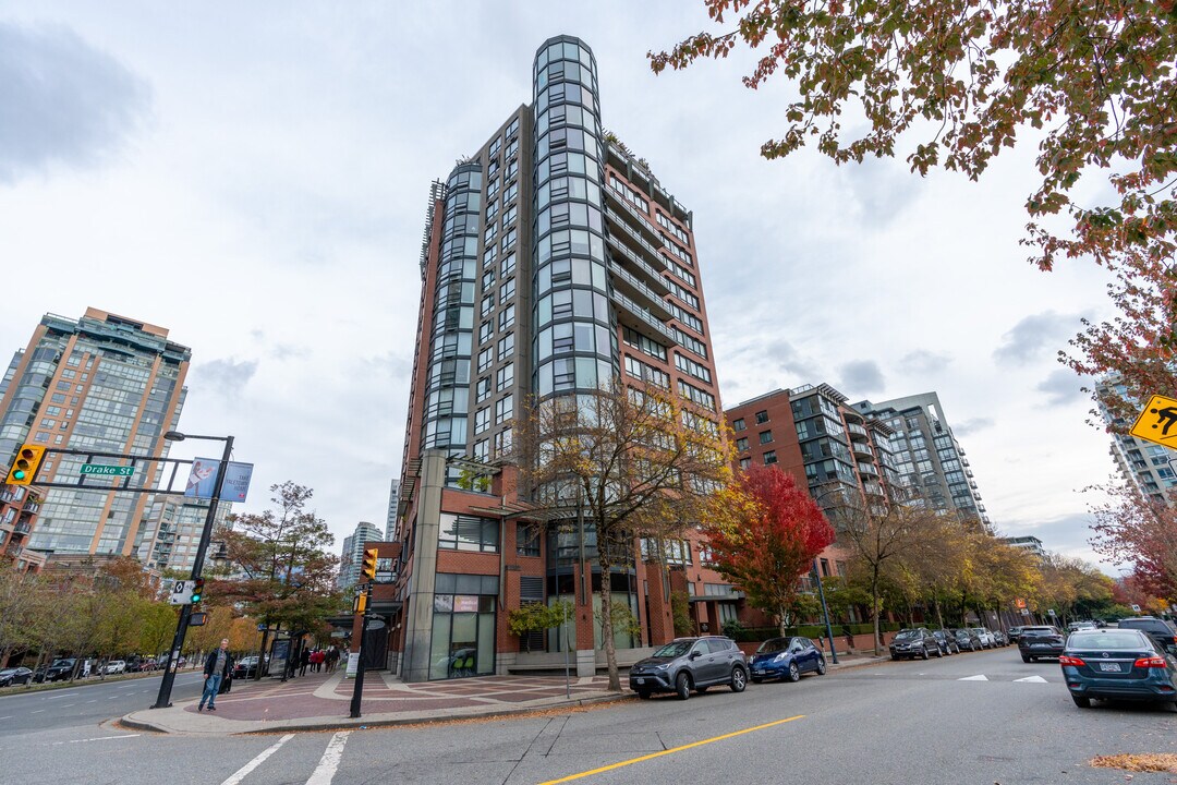 199 Drake St in Vancouver, BC - Building Photo