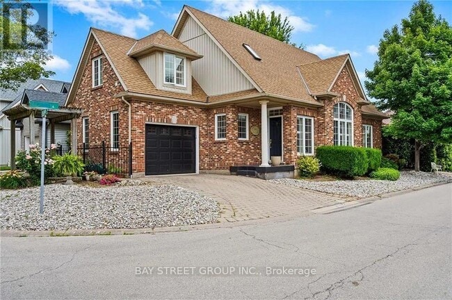 property at 2 Chardonnay Pl