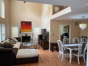 950 Sweetflower Dr in Hoffman Estates, IL - Building Photo - Building Photo