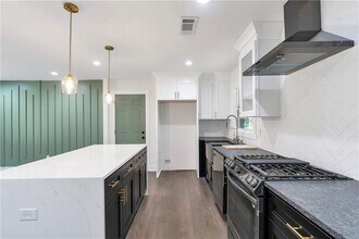 1300 Aniwaka Ave SW in Atlanta, GA - Building Photo - Building Photo