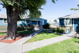 Liberty Village Apartments in Richmond, CA - Foto de edificio - Building Photo