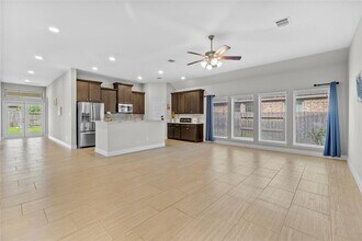 13806 Wood Shadow Ln in Pearland, TX - Building Photo - Building Photo