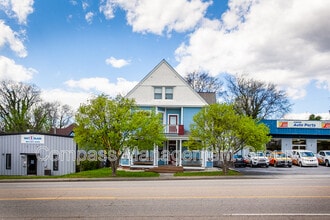 813 Hall of Fame Dr in Knoxville, TN - Foto de edificio - Building Photo