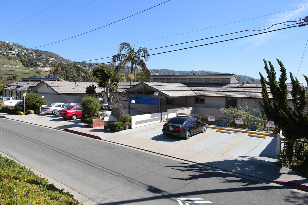 Ocean House in Laguna Beach, CA - Foto de edificio