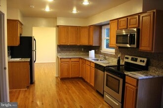 10173 Yorktown Way in Great Falls, VA - Building Photo - Building Photo
