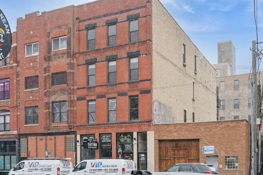 1148 W Grand Ave in Chicago, IL - Building Photo