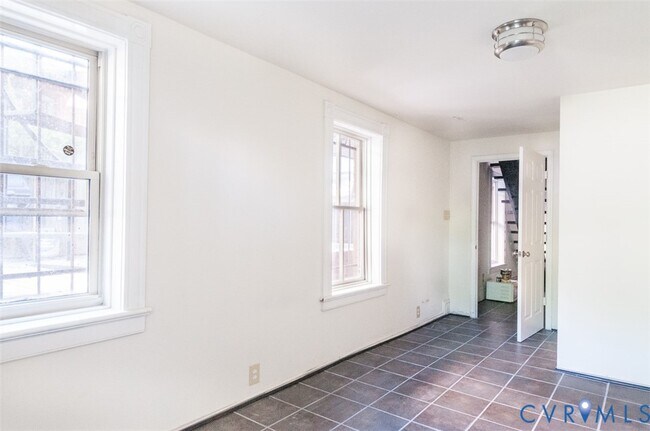 property at 407 W Clay St