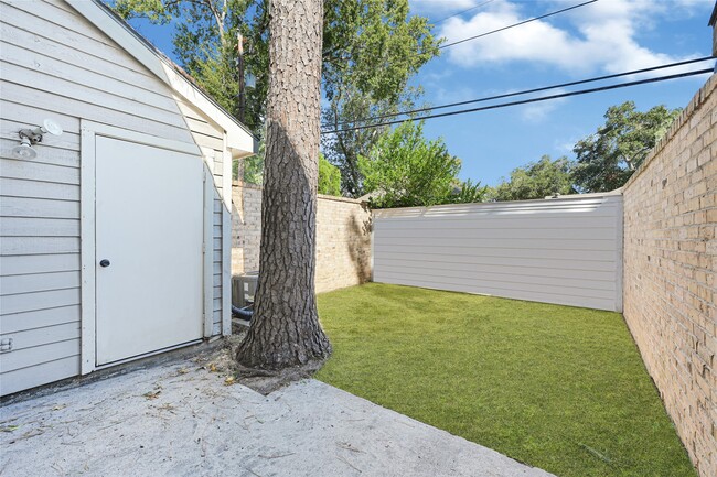 property at 2030 Plantation Dr