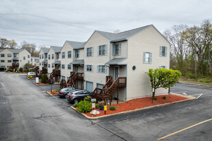 Plainfield Valley Condominiums in Johnston, RI - Building Photo