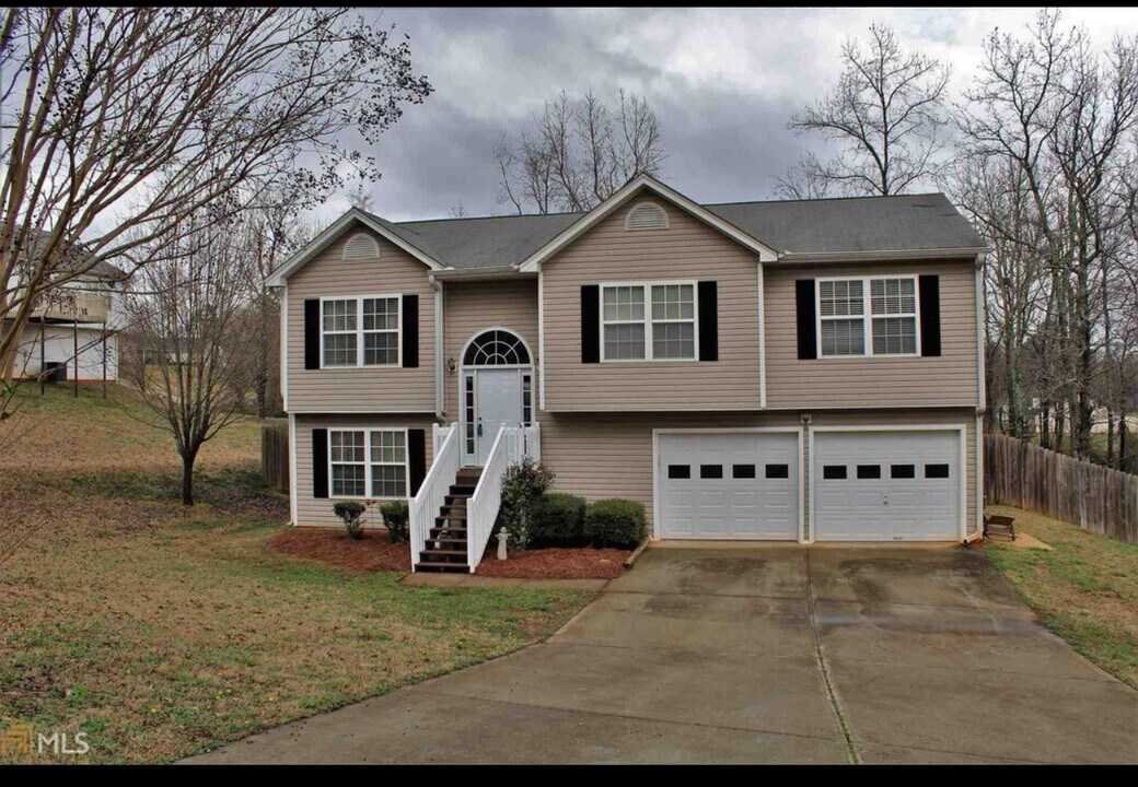 1406 Flanagan Mill Dr in Auburn, GA - Building Photo