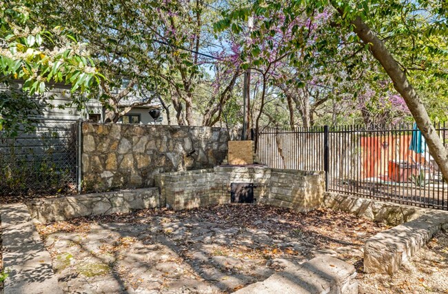 2806 Bridle Path in Austin, TX - Building Photo - Building Photo