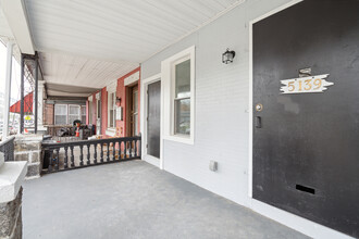 5139 Pine St, Unit 2 in Philadelphia, PA - Foto de edificio - Building Photo