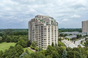 Green at Tam O'Shanter II in Toronto, ON - Building Photo