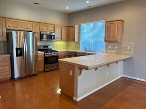 4725 Dandelion Loop in Tracy, CA - Building Photo - Building Photo