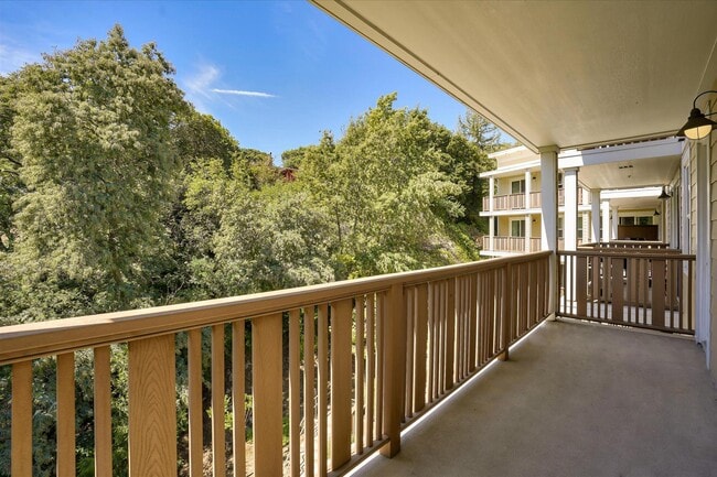 33 North Apartments in San Rafael, CA - Building Photo - Building Photo