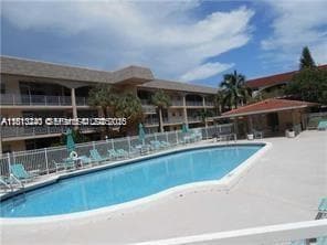 541 Blue Heron Dr in Hallandale Beach, FL - Building Photo - Building Photo