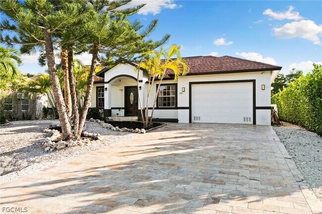 317 3rd Ave in Marco Island, FL - Building Photo - Building Photo