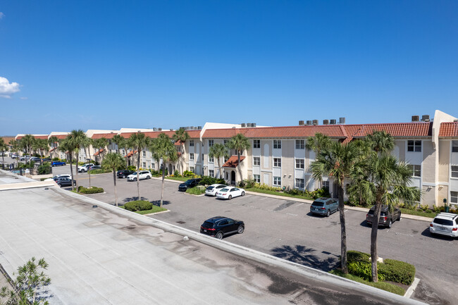 The Cloister Condominiums in Atlantic Beach, FL - Building Photo - Building Photo