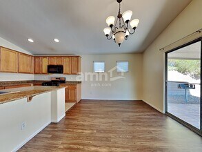 5828 Michael Dean St in North Las Vegas, NV - Foto de edificio - Building Photo