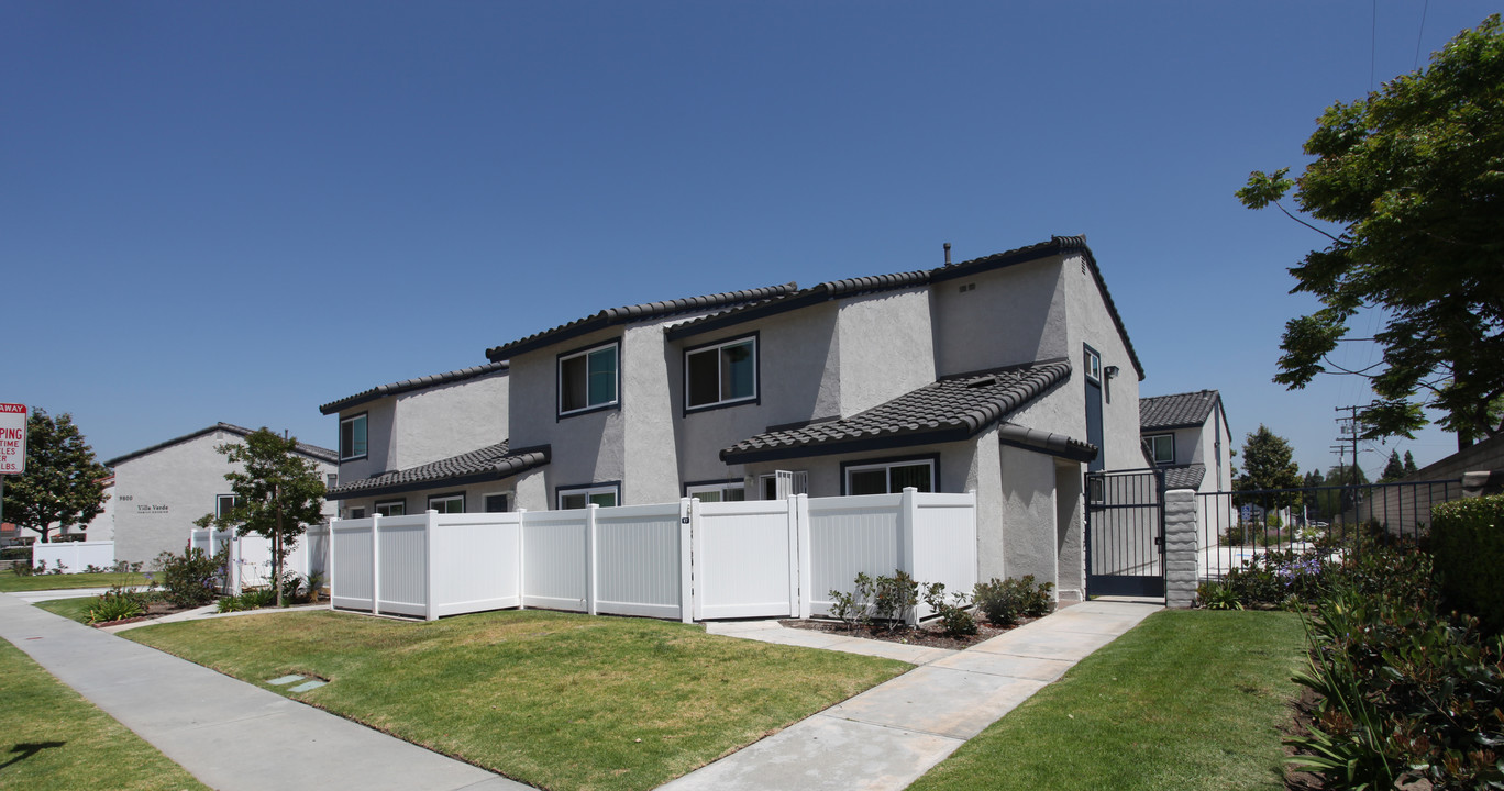 Villa Verde Apartments in Santa Fe Springs, CA - Foto de edificio