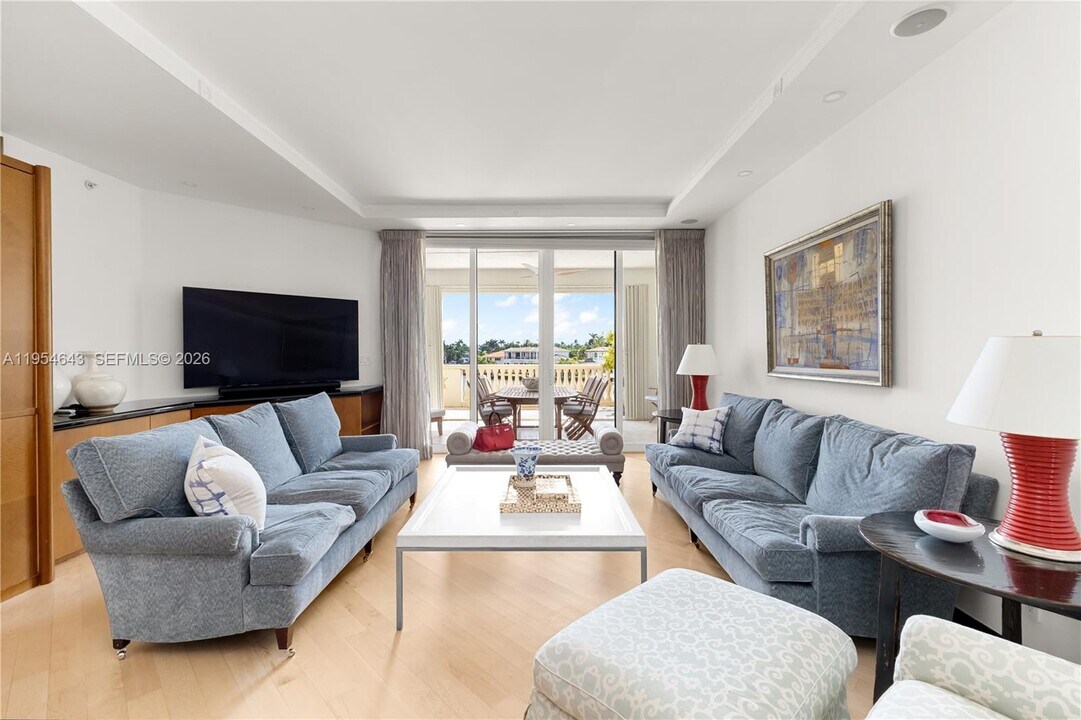 20165 NE 39th Pl in Aventura, FL - Building Photo