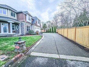 912 Lincoln Ave SE in Renton, WA - Building Photo - Building Photo