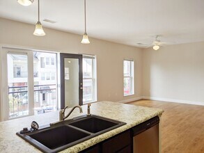 Sixth &amp; Washington in Bloomington, IN - Foto de edificio - Building Photo