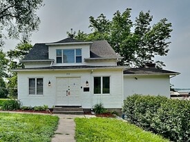212 Division St E in Buffalo, MN - Building Photo