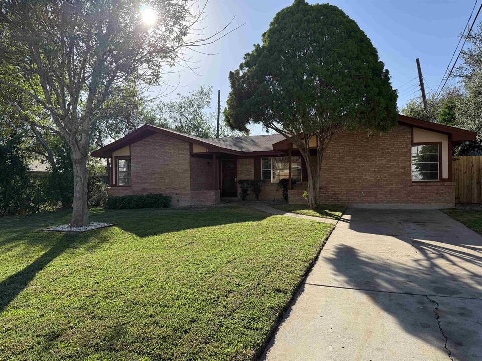 20 Fenwick Dr in Laredo, TX - Foto de edificio