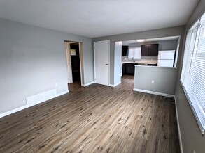 164 Pointview Rd, Unit 2nd Floor in Pittsburgh, PA - Foto de edificio - Building Photo