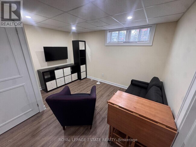 5 Barlow Rd in Toronto, ON - Building Photo - Building Photo