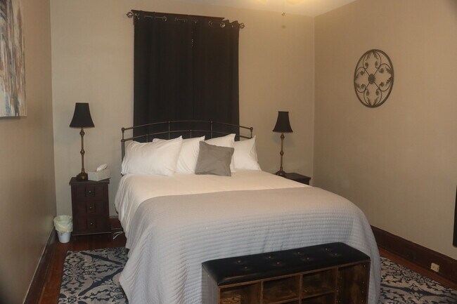 2533 Valley View Ct, Unit Valley View 2