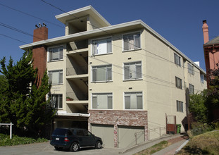 Manhattan Manor in Oakland, CA - Building Photo - Building Photo